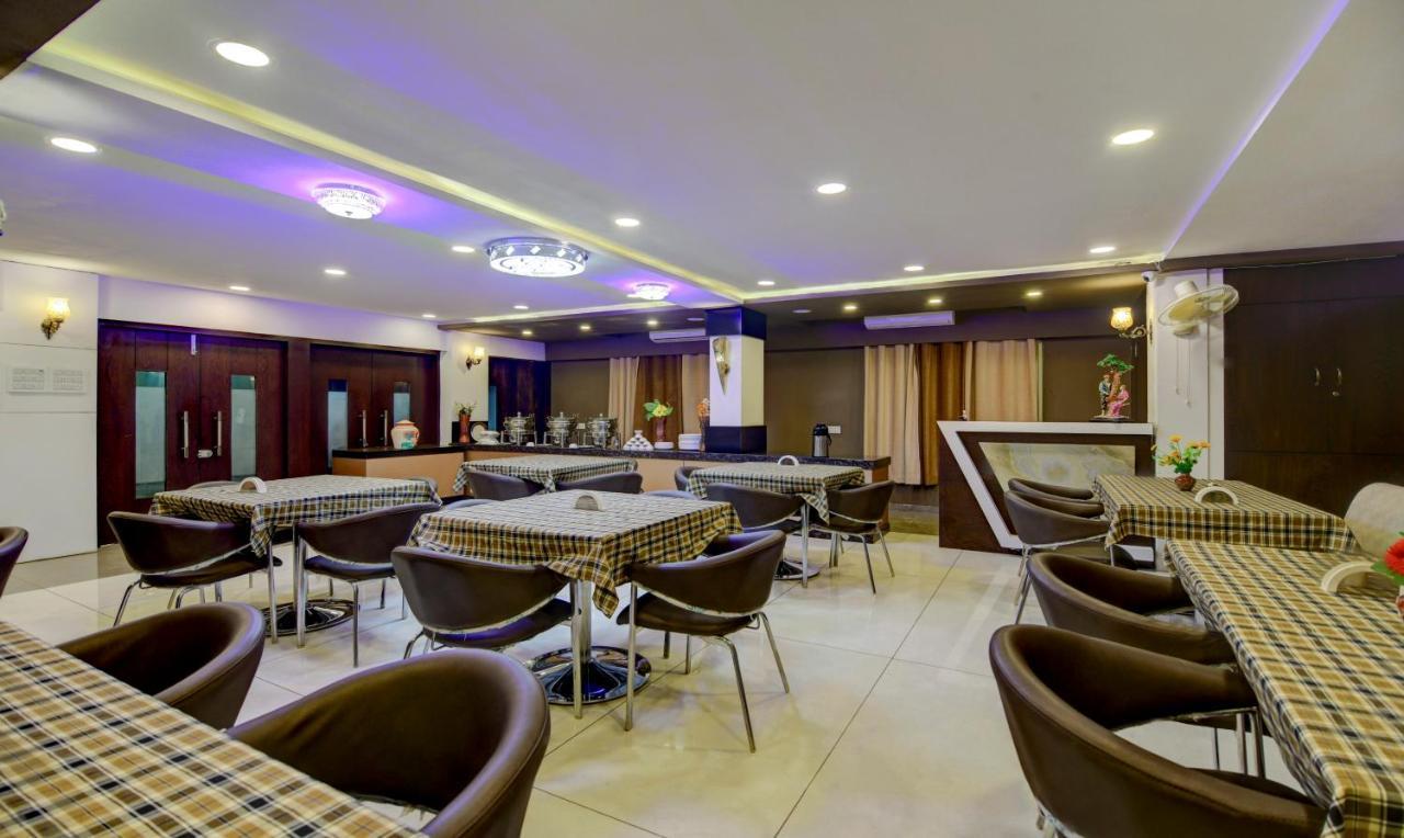 Hotel Signature Planet Indore Exterior photo