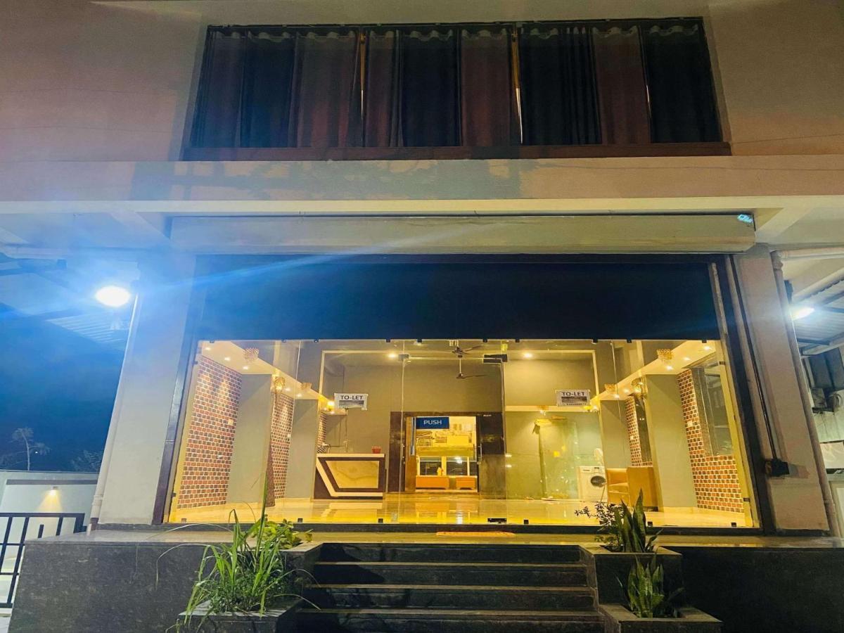 Hotel Signature Planet Indore Exterior photo