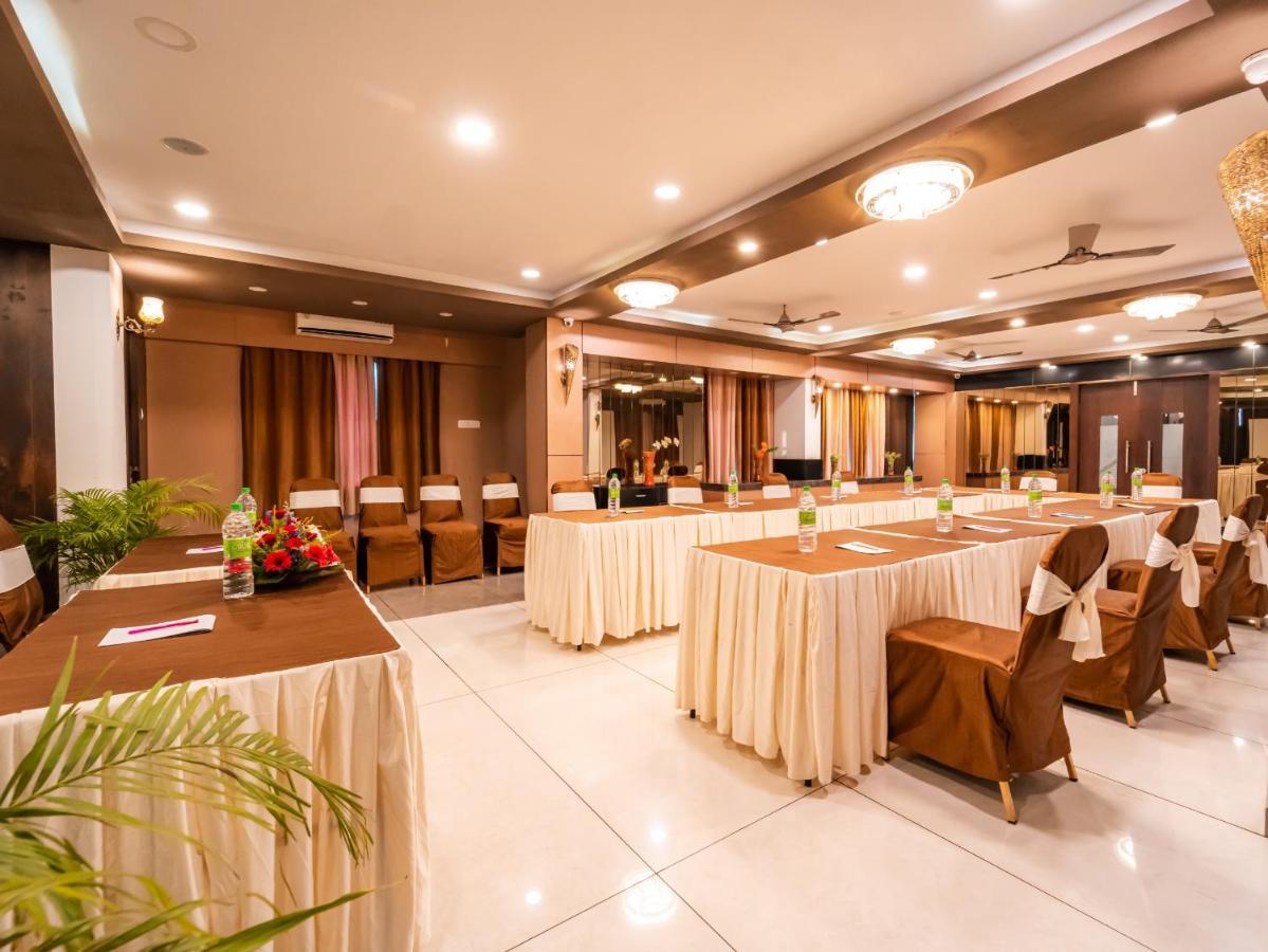Hotel Signature Planet Indore Exterior photo