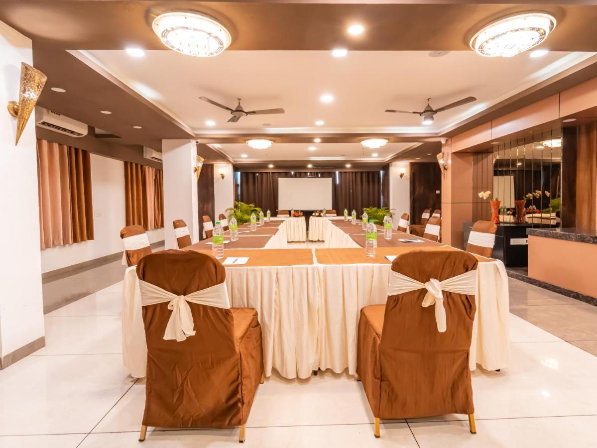 Hotel Signature Planet Indore Exterior photo