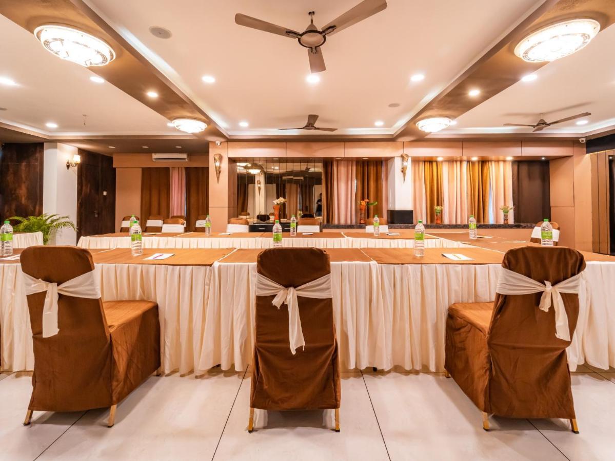 Hotel Signature Planet Indore Exterior photo